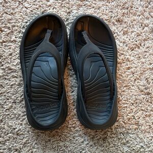 Black Hoka recovery Flip Flop Sandals